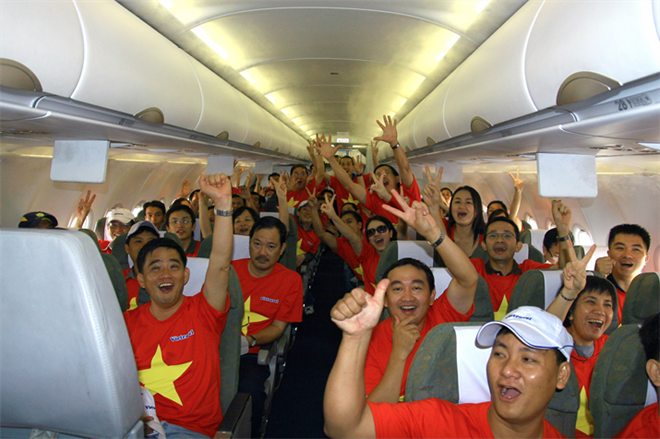 Nở rộ tour cổ vũ các “chiến binh trẻ” Việt tại AFF Cup 2018